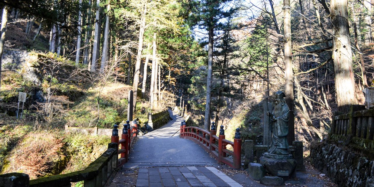 Shrine That Fuses the Primitive Mountain Worship and Shintoism