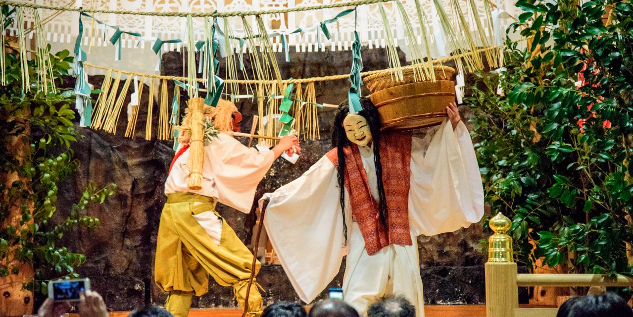 Takachiho Kagura Performance Every Night at the Shrine Where the Three Generations of Himuka Enshrined