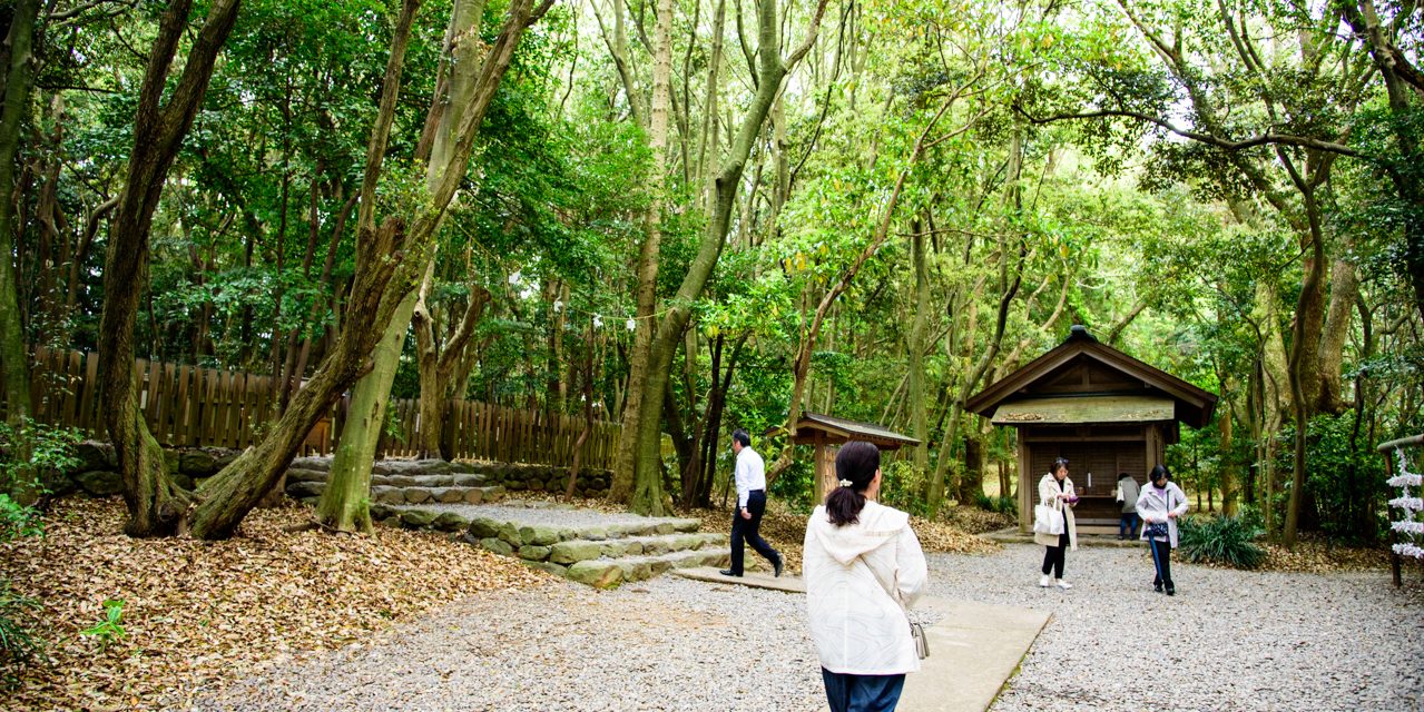 The Site Where Three Daughter of the Solar Deity Descended to