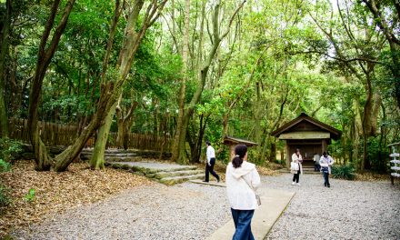 The Site Where Three Daughter of the Solar Deity Descended to