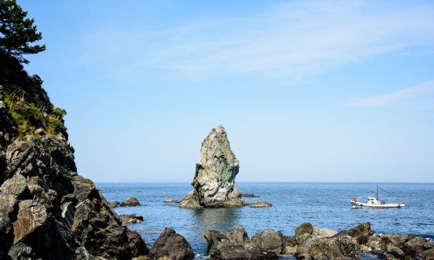 The Coastside Rock Said to Be “Ameno Mihashira” from the Kuni Umi Myth