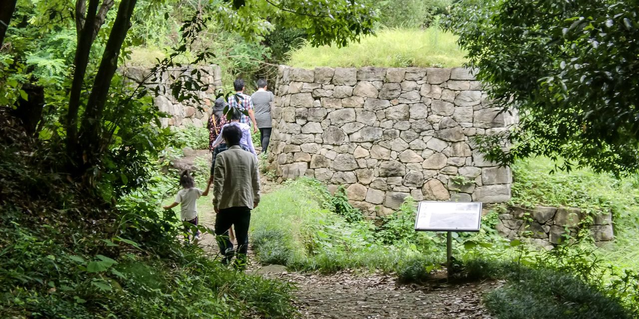 Kanayama Castle Ruins & Kanayama Castle Ruins Guidance Center